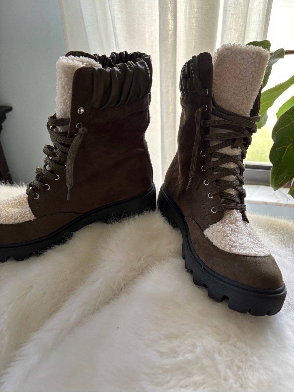 Comfort Foam Elinor Bootie - Olive Suede with Cream Sherpa 7.5